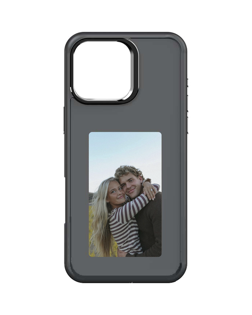 Poche Duo in black, front view with a couple photo on the e-ink screen